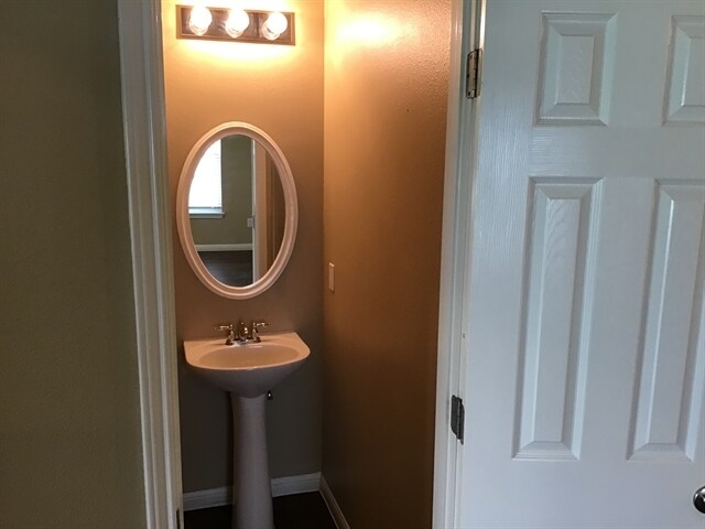 Building Photo - 3723 Holden Ct