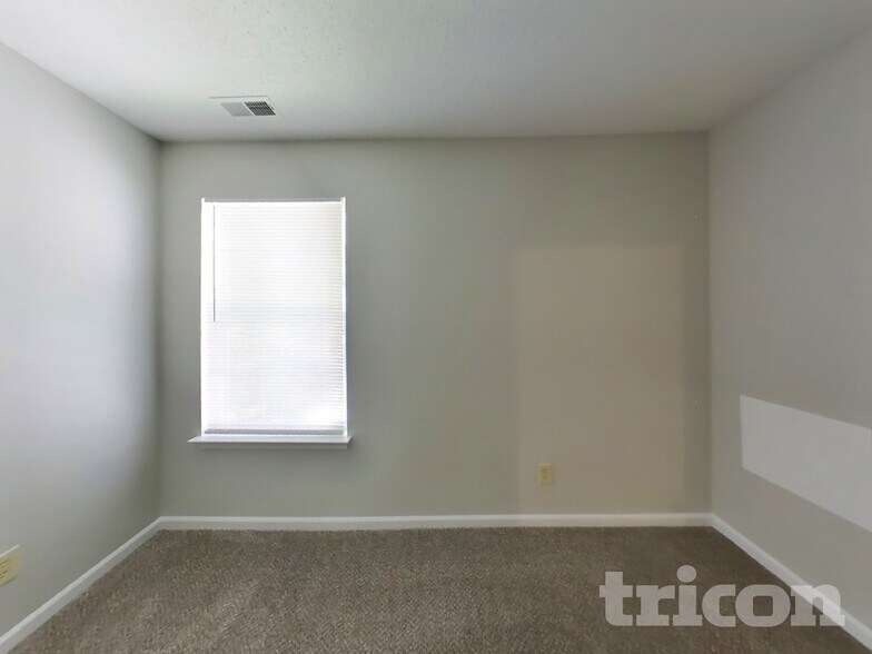 Building Photo - 5956 Portman Pl