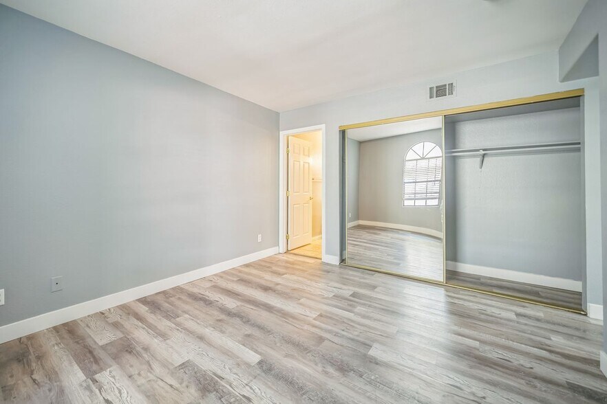 Building Photo - 2967 Juniper Hills Blvd