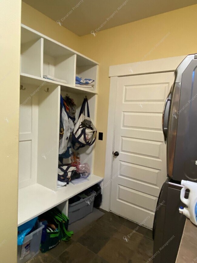 Building Photo - Unfurnished 4BR - 2.5BA NWX Corner Lot Pri...