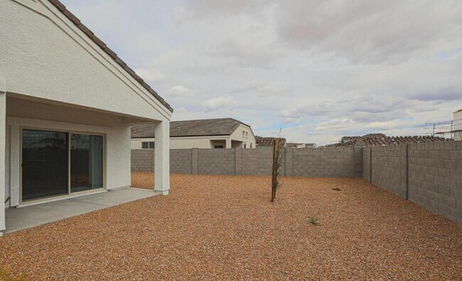 Building Photo - 30861 W Columbus Ave