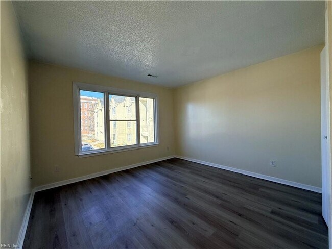 Building Photo - 97 28th St