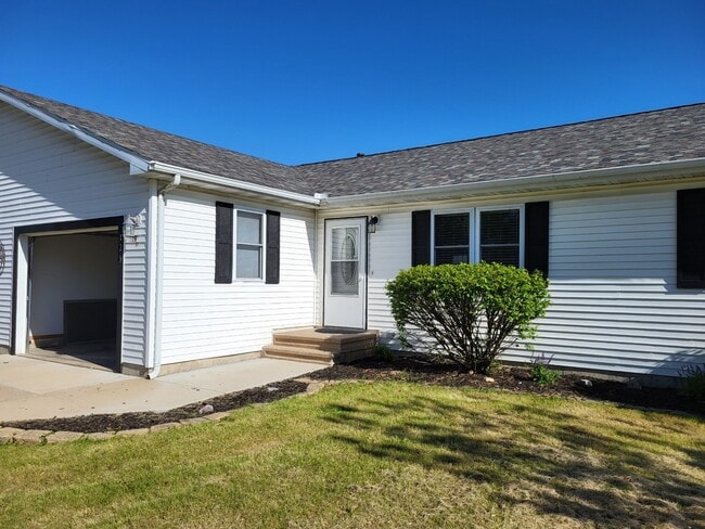 Building Photo - 129 Country Ct