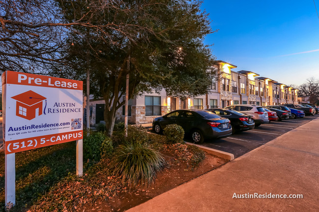 Building Photo - Buckingham Square Apartments