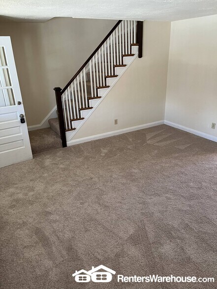 Building Photo - 10 Enjay Ave