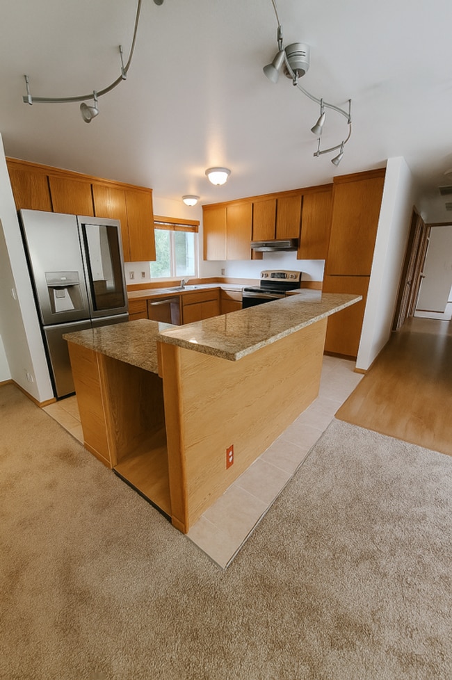 Building Photo - **Apply by 10/15 for 2 Weeks Free Rent** K...