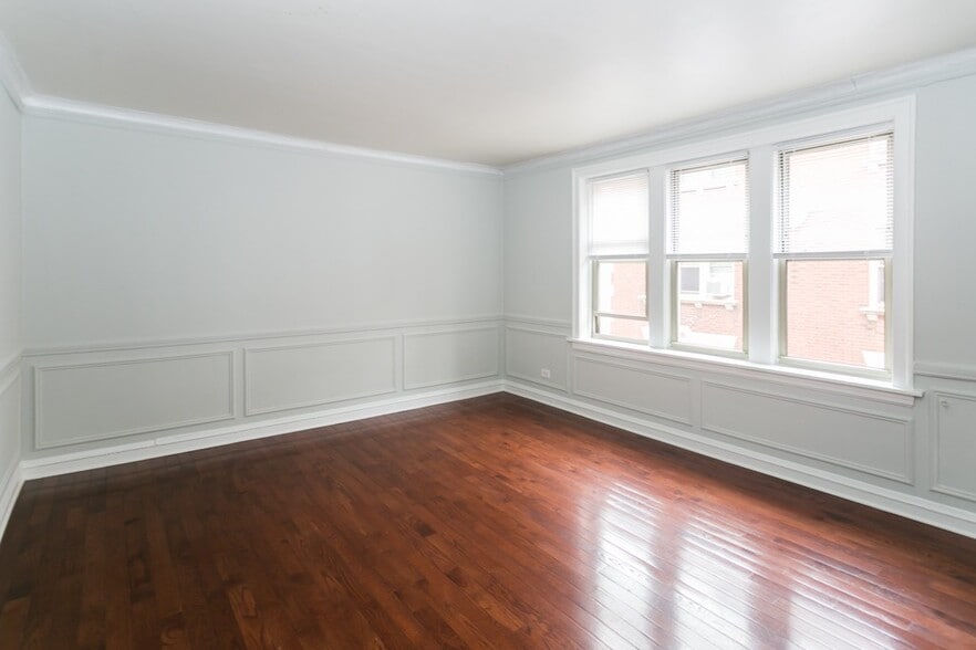 Building Photo - 547 W Surf St