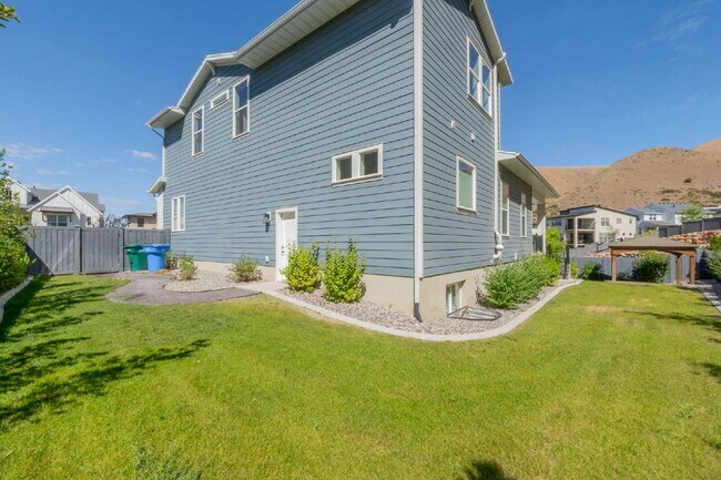 Building Photo - Traverse Mountain | SPACIOUS LIVING | 6 BED 4 BATH SINGLE FAMLY HOME