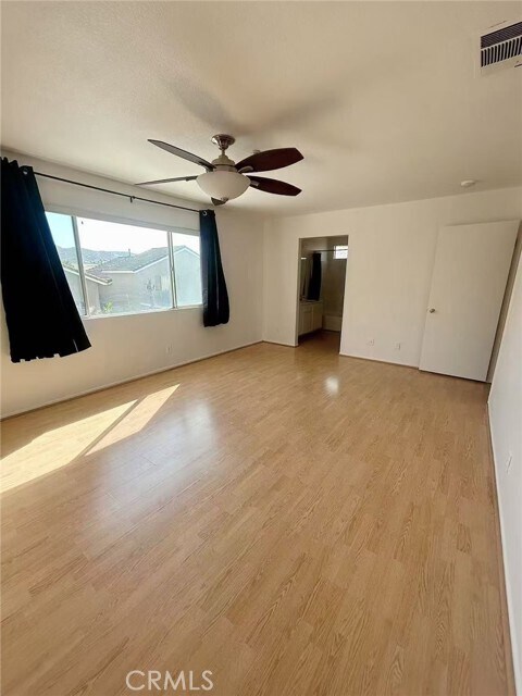 Building Photo - 15865 Flamingo Dr