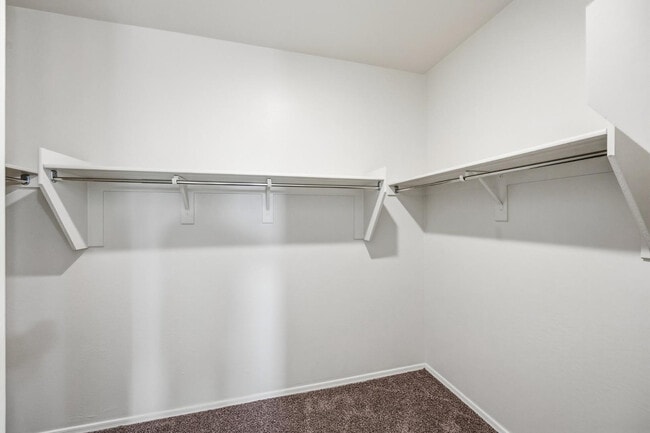 Building Photo - 1033 W Avalon Canyon Dr