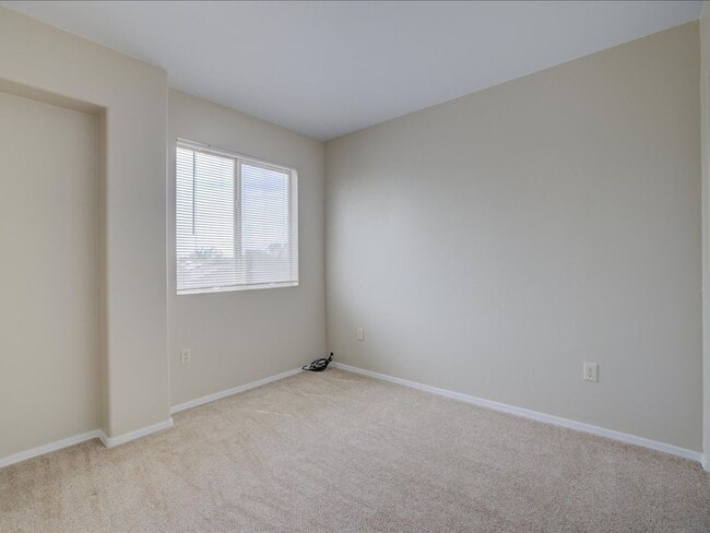 Building Photo - Spacious Two-Story 4 Bedroom with Upstairs Family Room & Large Encolsed Backyard!