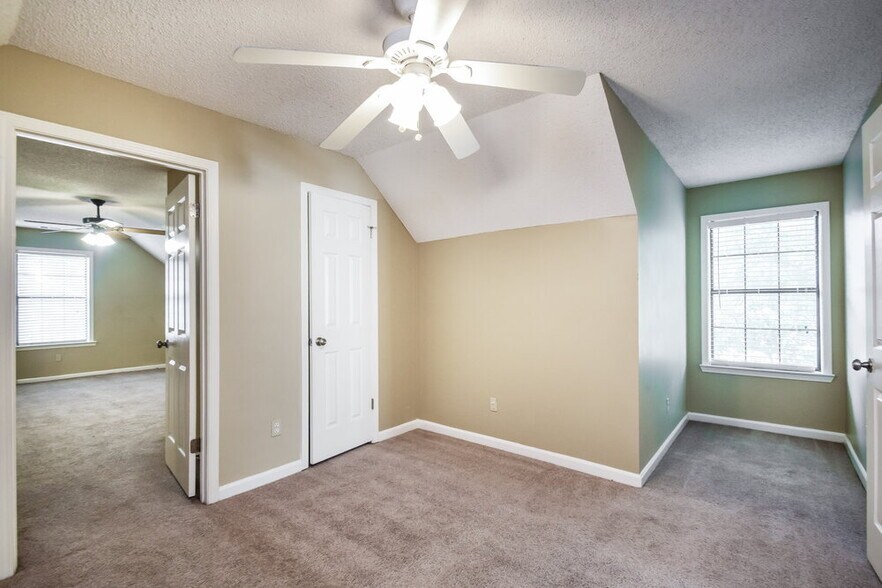Building Photo - 6498 Heatherwood Dr