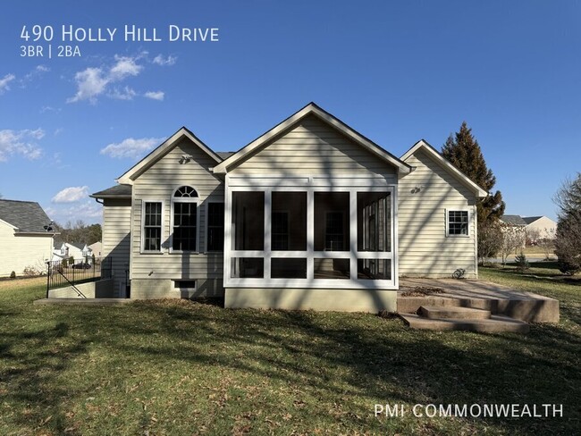 Building Photo - 3 bed/2 bath Single Family Home (available...