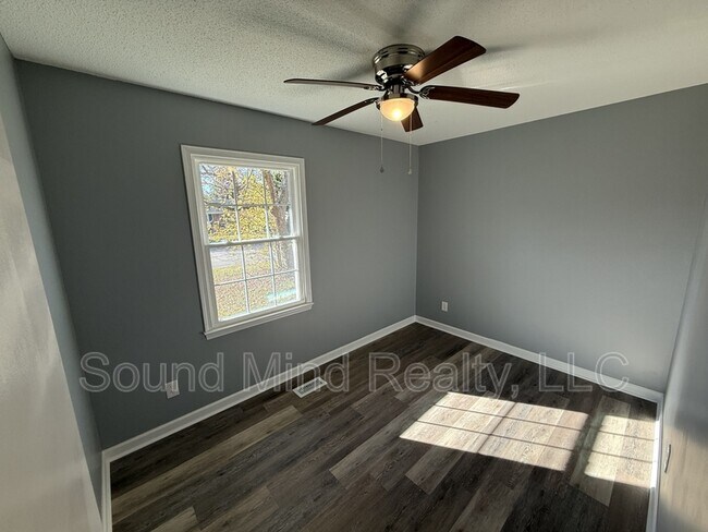 Building Photo - 105 Sycamore St