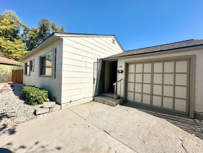 Building Photo - Charming 2-bedroom, 1-bathroom house