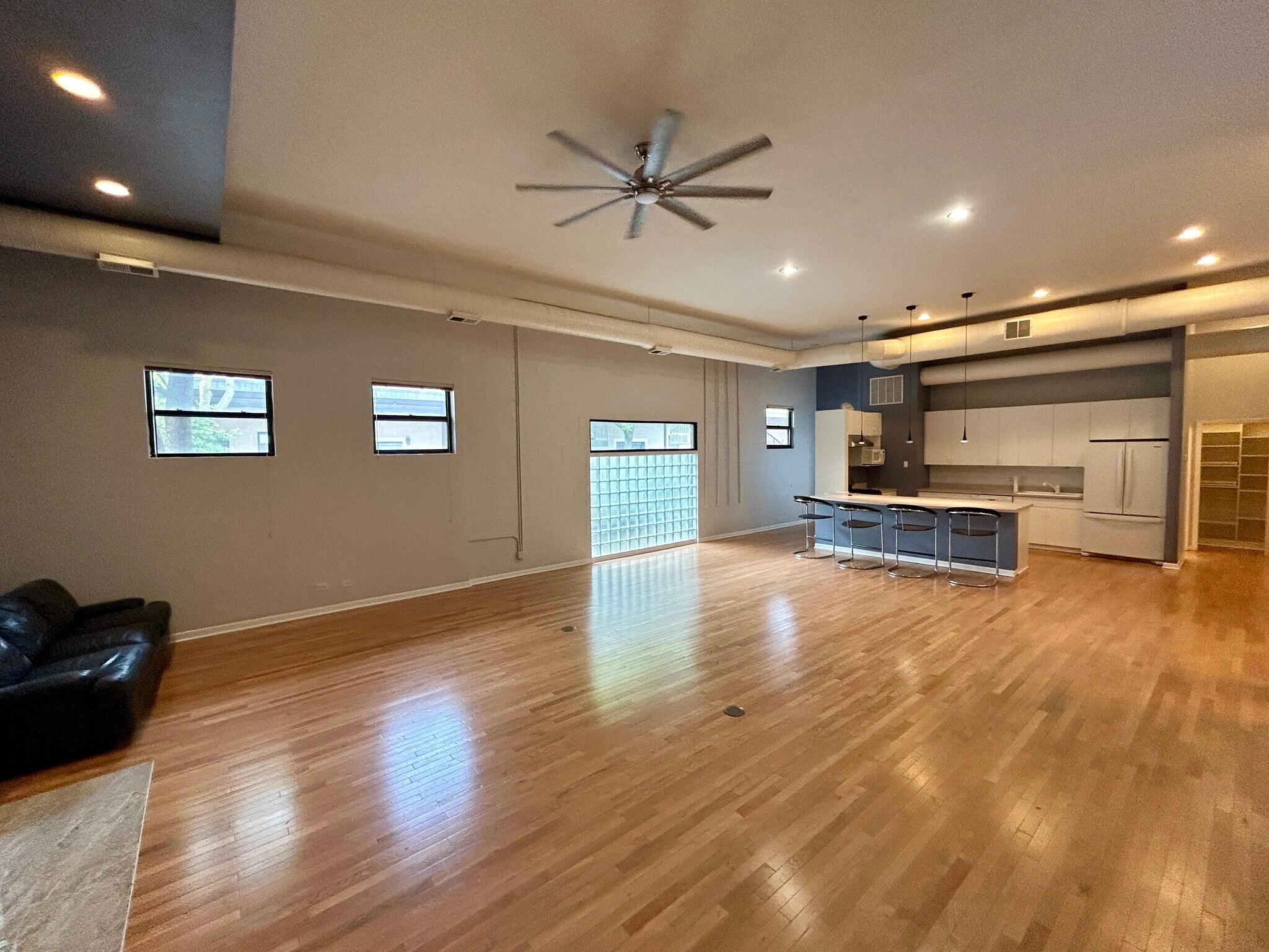 Building Photo - 400 N Racine Ave