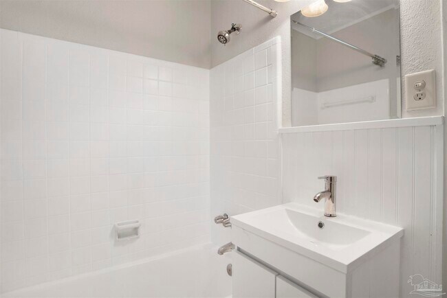 Building Photo - 51 Adkinson Dr