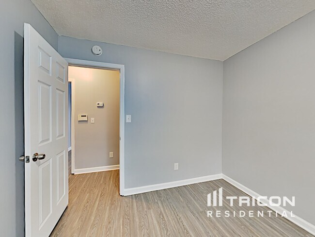 Building Photo - 3539 Oak Leaf Ct