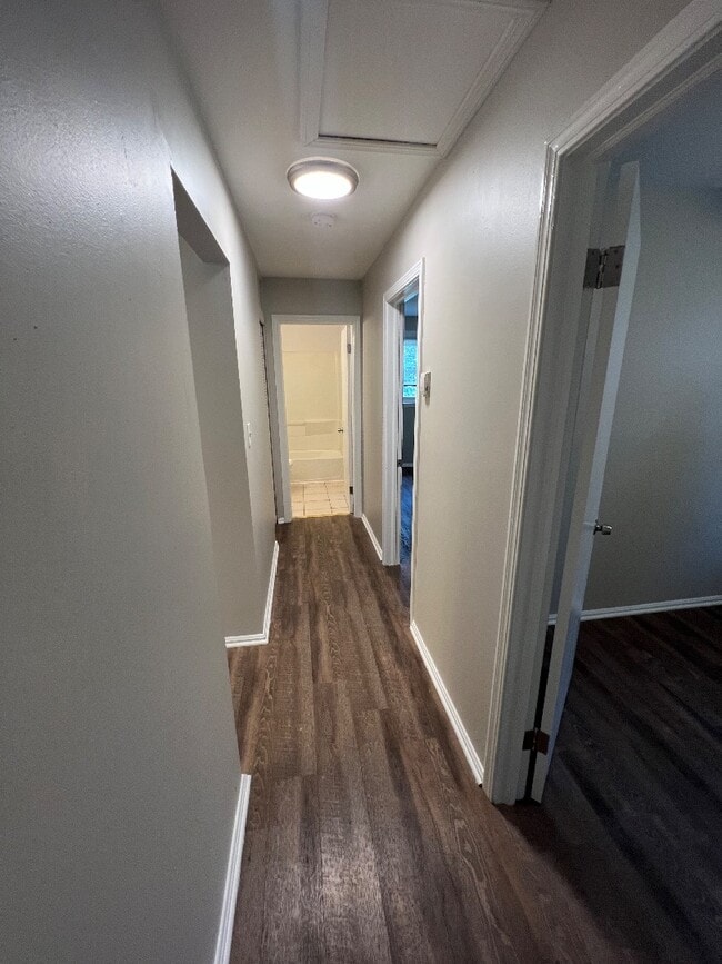 Building Photo - 920 Homberg Ave