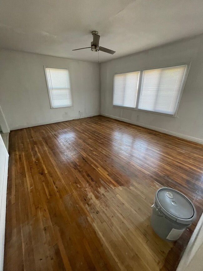 Building Photo - Spacious 2 Bed Home with a Basement! HUD OK!