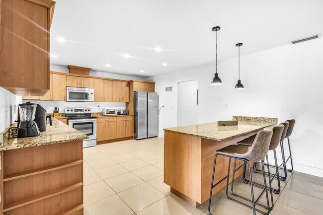 Building Photo - 18725 NE 18th Ave