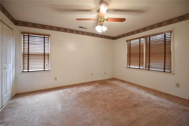 Building Photo - 1812 Lake Lucerne Dr SW