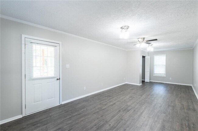 Building Photo - 4715 S Lee St