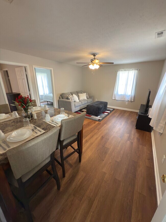 Building Photo - Churchill Downs Residence