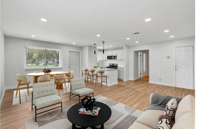 Primary Photo - 115 E Tiffany Dr