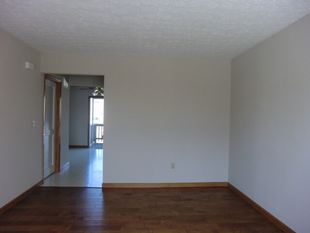 Building Photo - 205 Sandridge Dr