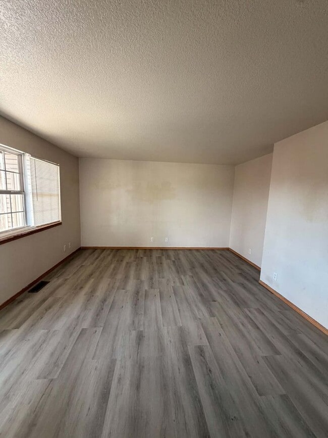 Building Photo - 4563 E Zora St