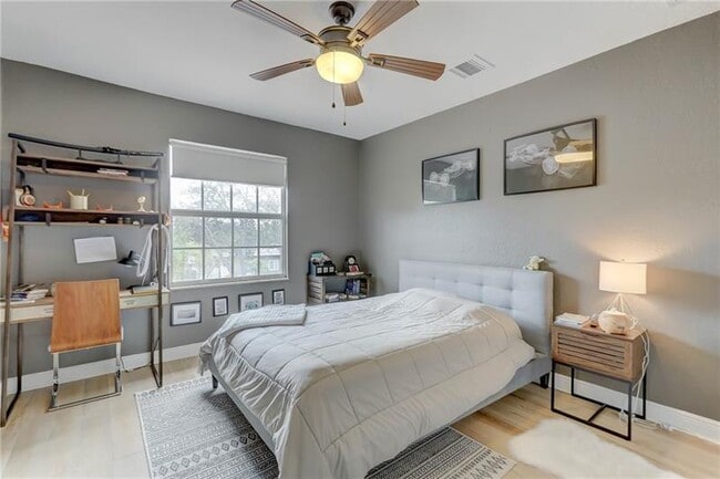 Building Photo - 1109 NE 16th Ave