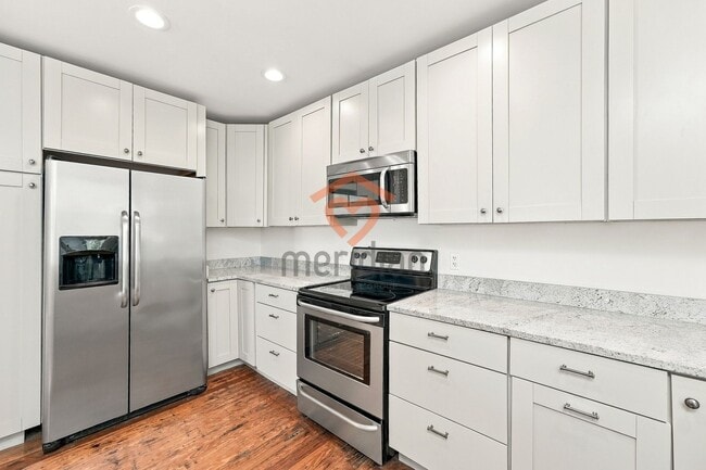 Building Photo - 135 1/2 Wentworth Street
