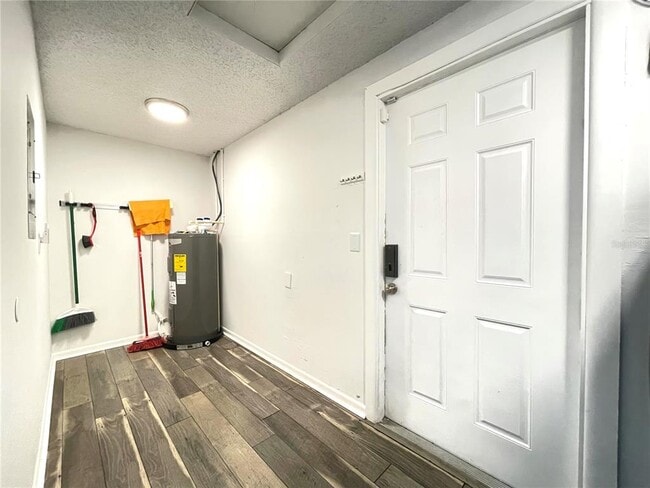 Building Photo - 3301 Russett Dr