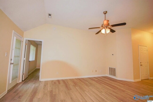 Building Photo - 102 Vistawood Ct