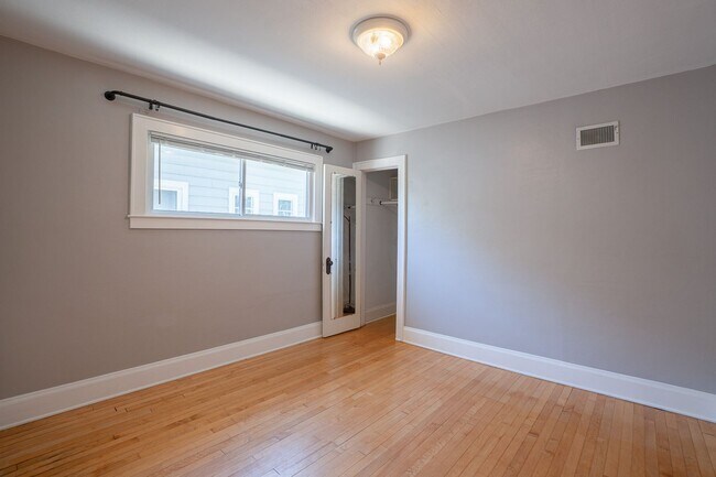 Building Photo - 2 Bed Home in the Heart of Whitefish Bay