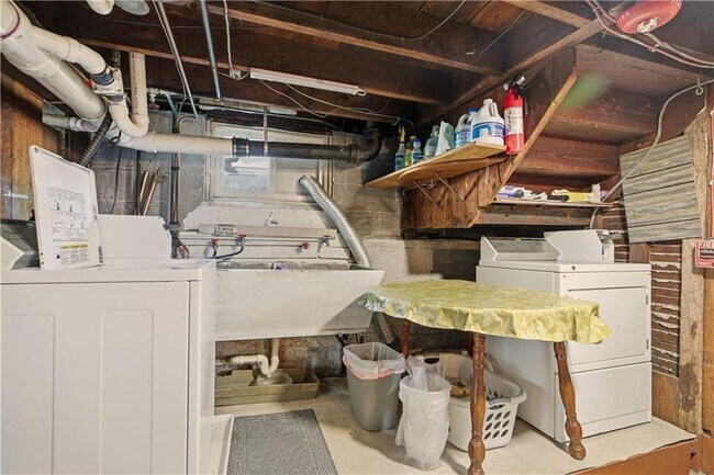 Building Photo - 984 York Ave