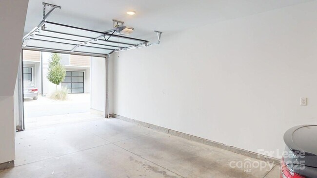 Building Photo - 1211 Minter Pl