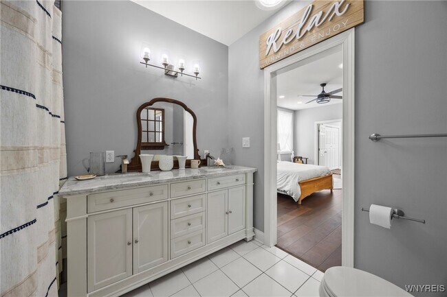 Building Photo - 5445 E Creek Rd