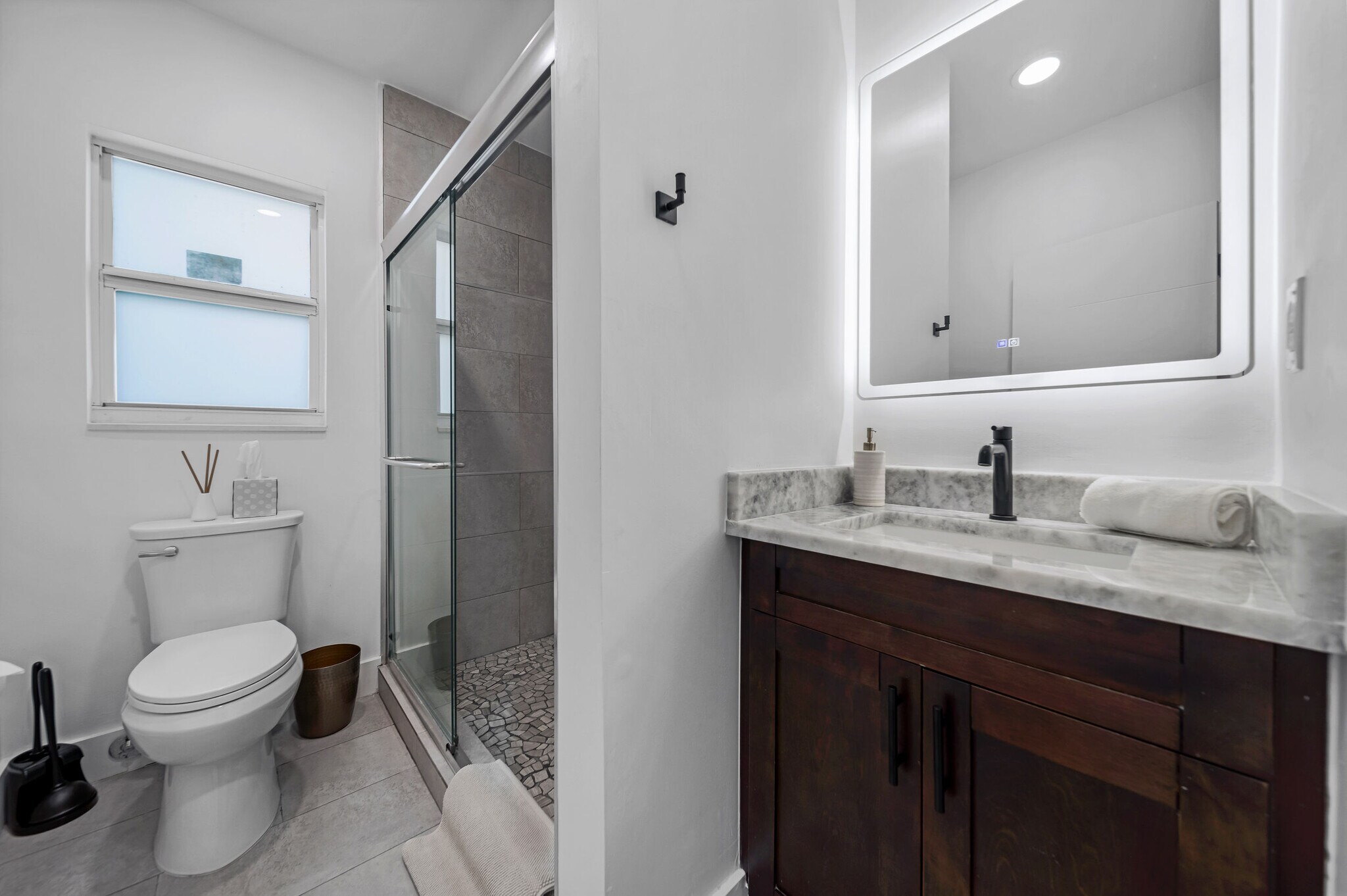 Building Photo - 1800 SW 5th Ave