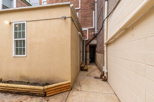 Building Photo - 1204 Marlborough St