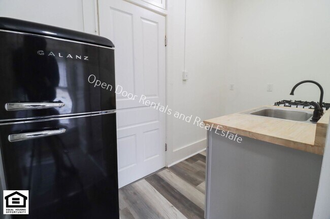 Building Photo - 1101 Lake Ave