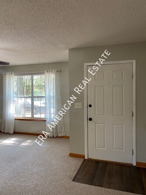 Building Photo - Move in Special!