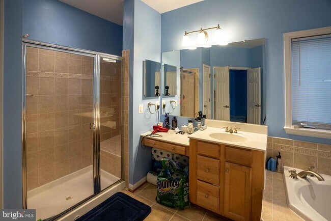 Building Photo - 9571 Linnett Hill Dr