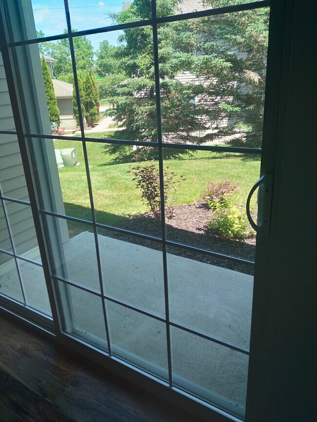 Building Photo - 2703 Pond Dr