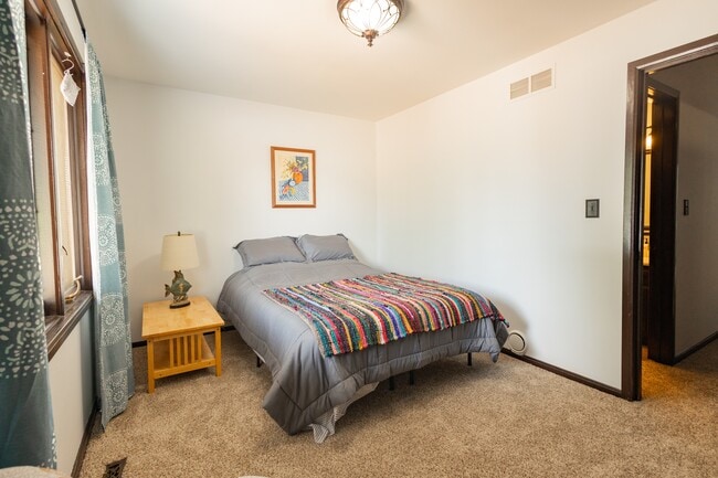 Building Photo - 3191 Sycamore Dr