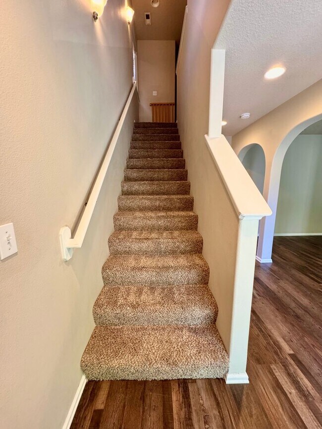 Building Photo - Beautiful Pet Friendly South Corvallis Home