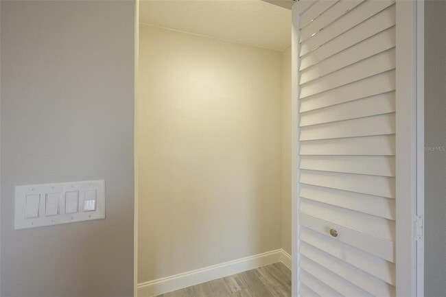 Building Photo - 6227 Blue Runner Ct