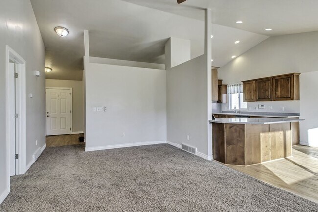Building Photo - 6924 Chippewa Dr