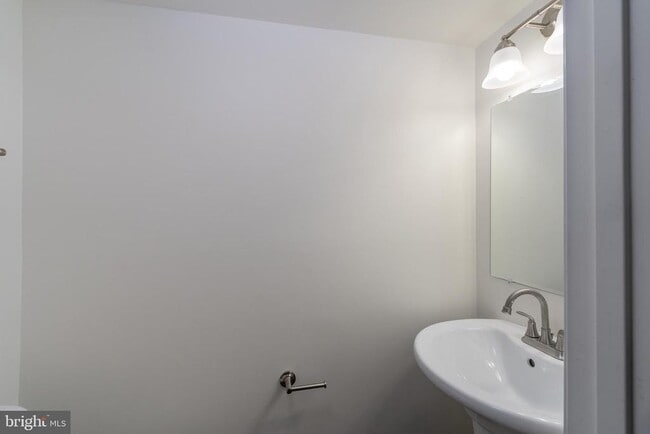 Building Photo - 3223 Clear Spring Dr